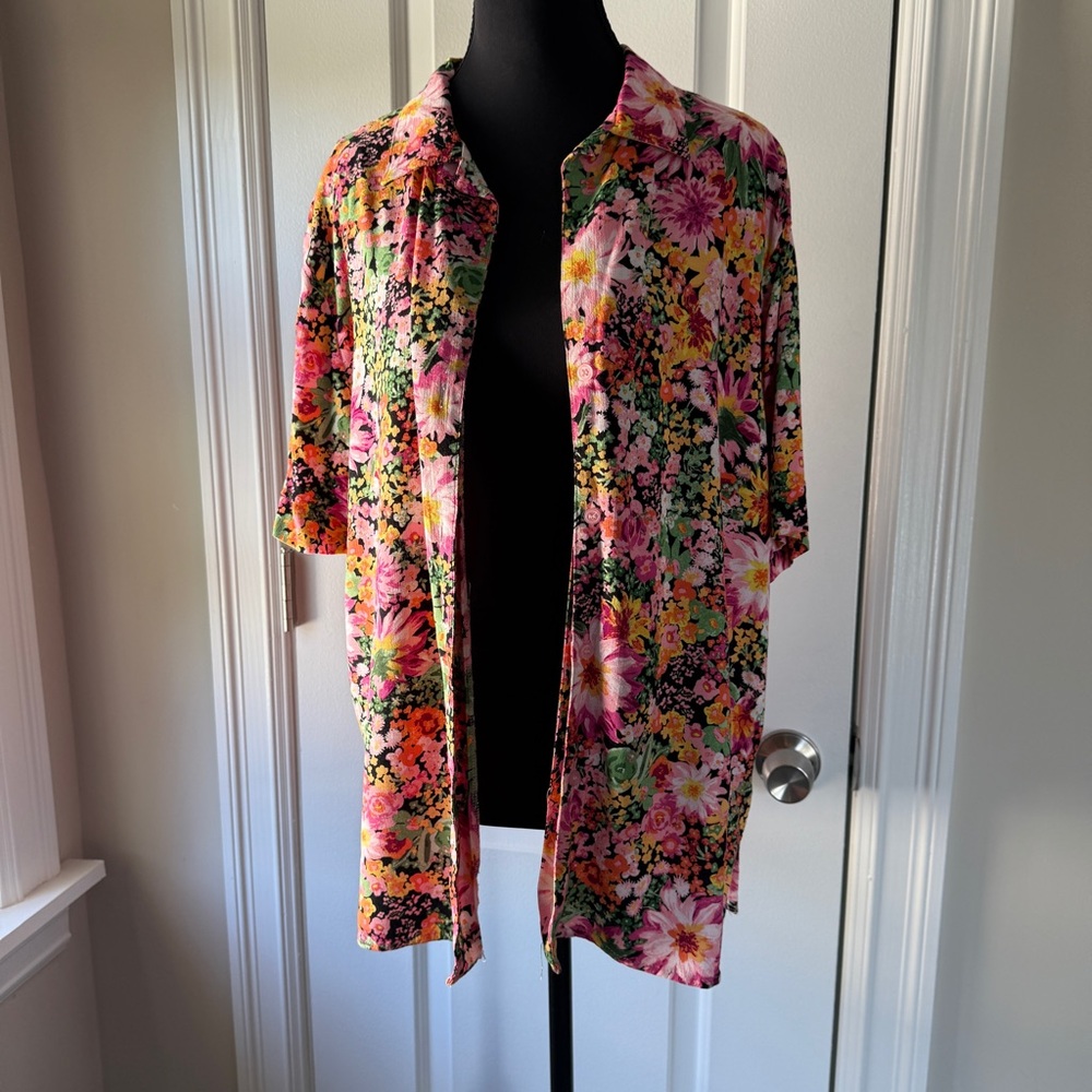 Floral Multicolor Button Down Short Sleeve Shirt Small